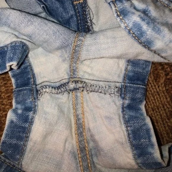 EUC Levi's Stone Washed Denim Shorts - Picture 3 of 4